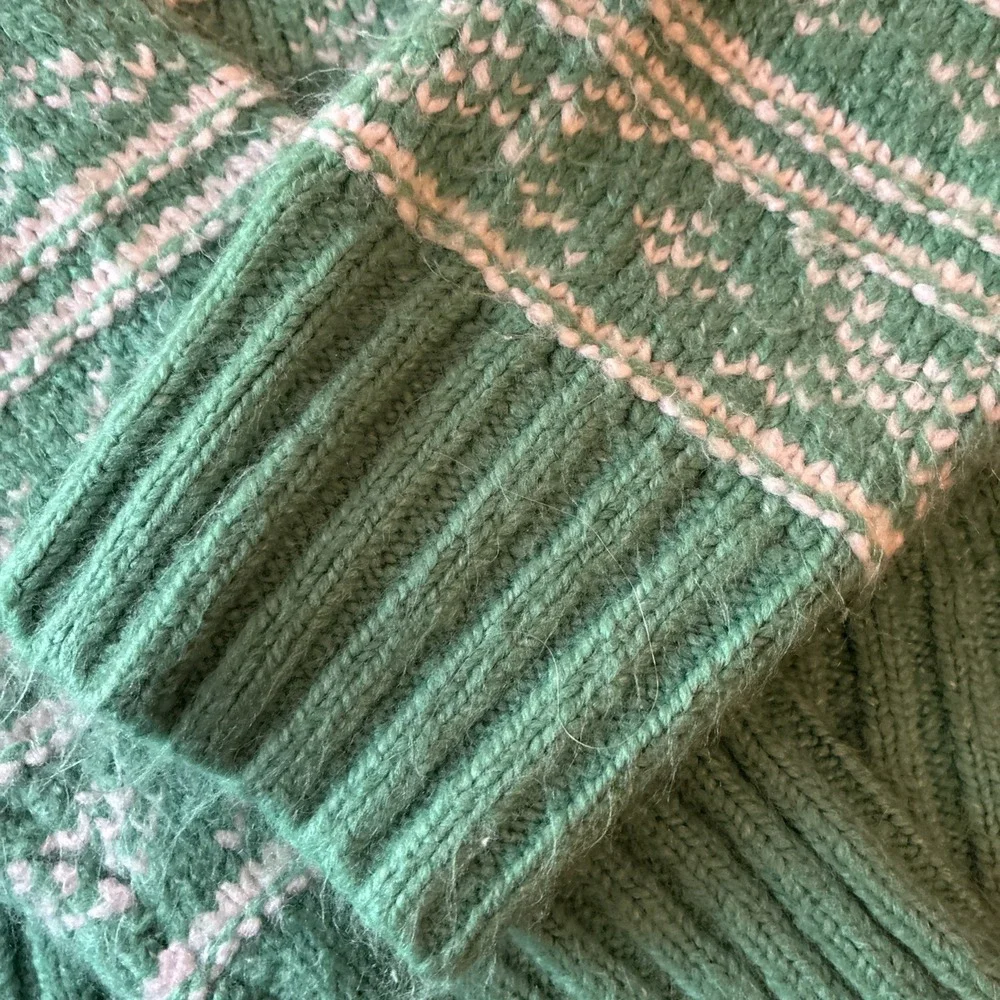 American Eagle Slightly Cropped Fuzzy Sweater Cozy Fall Season Size M